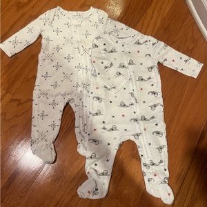 Aden and Anais Footed Cotton Muslin Onesie Pajamas- 6-9 months (gently used)